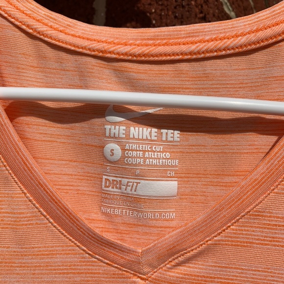Women’s Nike Shirt - Picture 3 of 4
